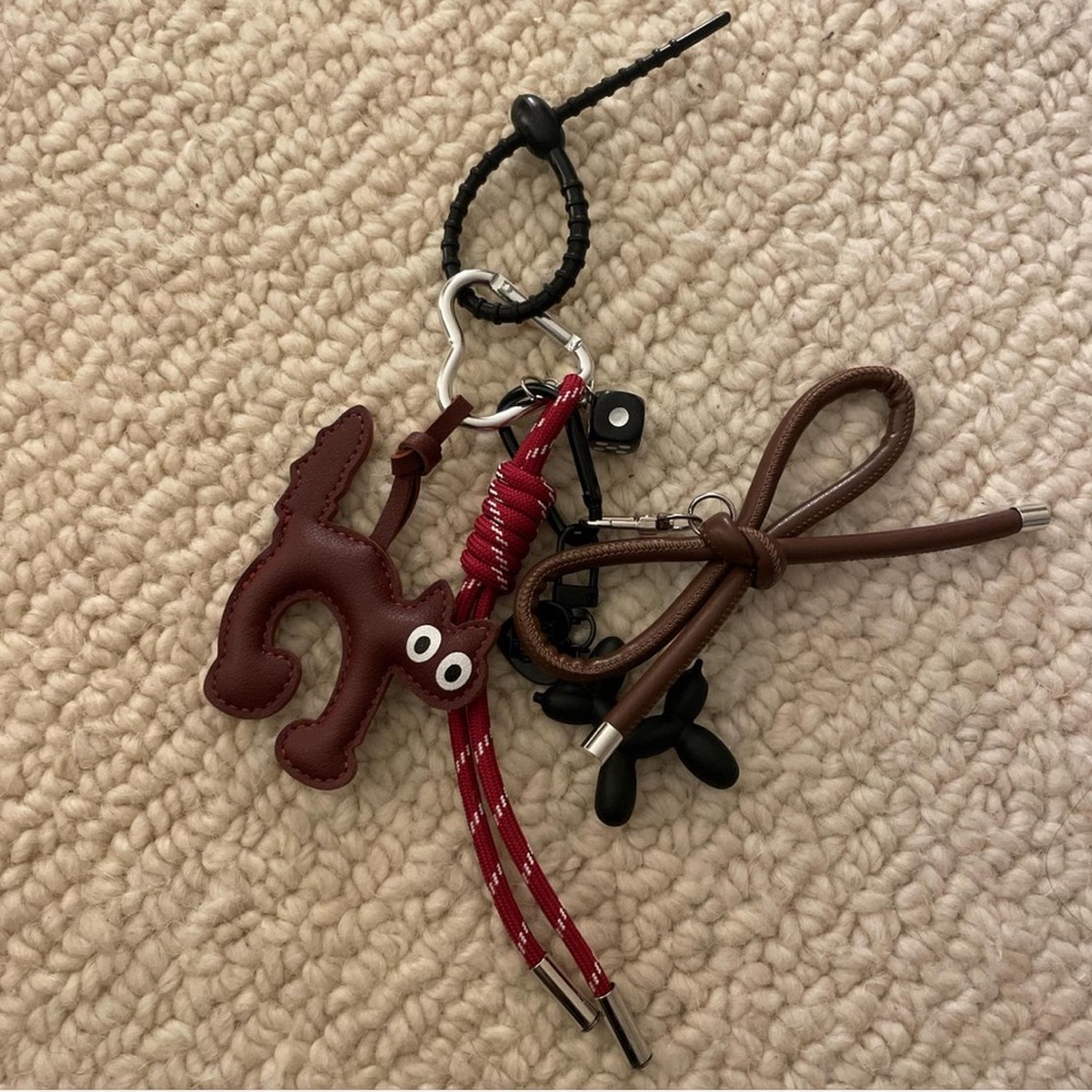 Cat and bow bag charm 

Come with a few hooks